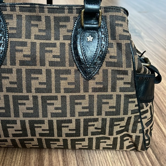 A161 - 💯% authentic Fendi shoulder bag - Picture 6 of 16